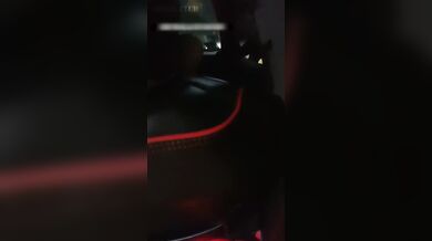 雞頭開車帶妹子空降同城眼鏡小哥指定地點伡震,眼鏡小哥還挺害羞,只願意一個人在車裏幹